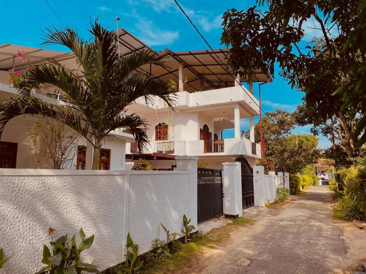 Airport Layover B&B Katunayaka Ngoại thất bức ảnh